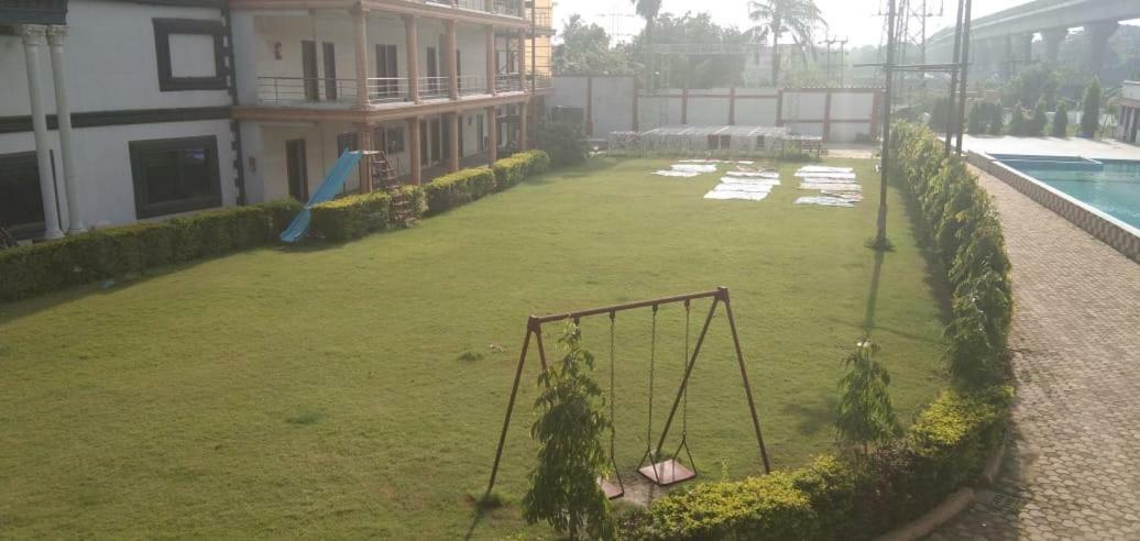 Aristro Club Hotel Calcutta Exterior foto